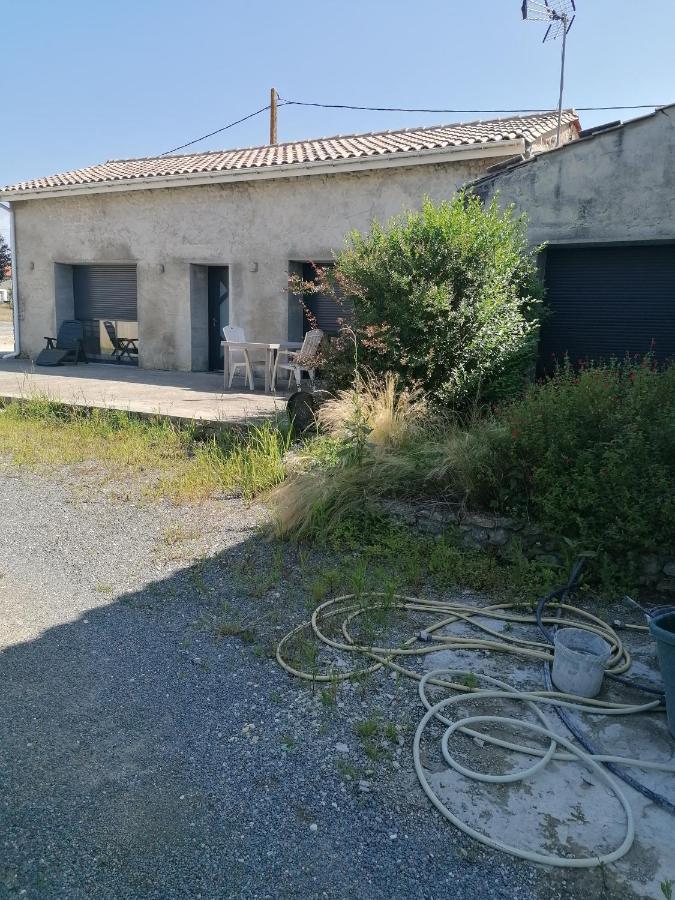 nuit au calme Saint-Bonnet-sur-Gironde Exterior foto